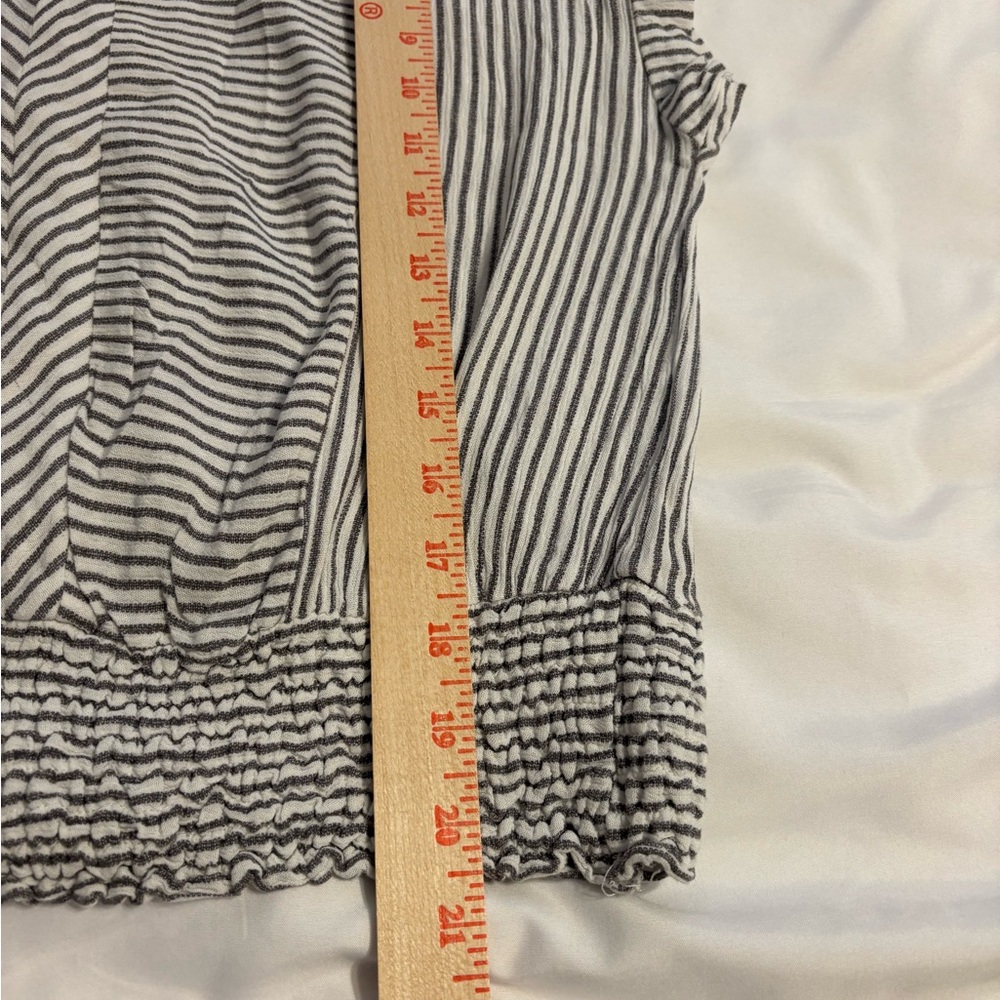 Faith and Joy Striped Smocked Hem Cap Sleeve Blouse XL - Picture 6 of 9